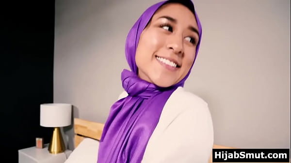 Arab girl in hijab fucks without parents permission